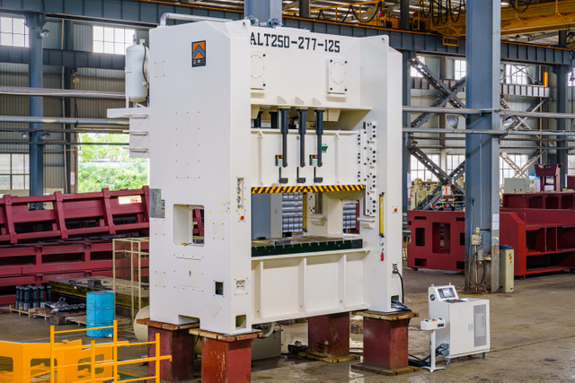 เครื่องทำแผ่นพรุนสแตนเลสคุณภาพสูงสำหรับเจาะแผ่นโลหะที่มีรูพรุน